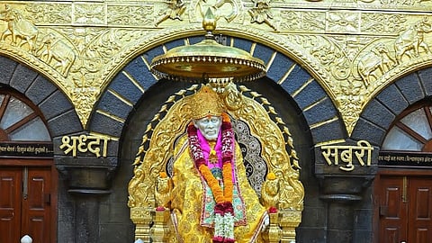 शिर्डीत गुरुपौर्णिमेला साईबाबांना ६ कोटींचे दान