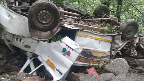 जम्मू-काश्मिरात बस दरीत कोसळली; ५ ठार, १७ जखमी