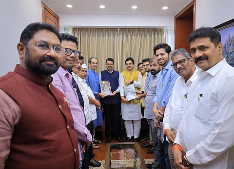 बुधवारी ऑफर, गुरुवारी उद्धव ठाकरे मुख्यमंत्र्यांच्या भेटीला; विविध विषयांवर 
२० मिनिटे गुफ्तगू