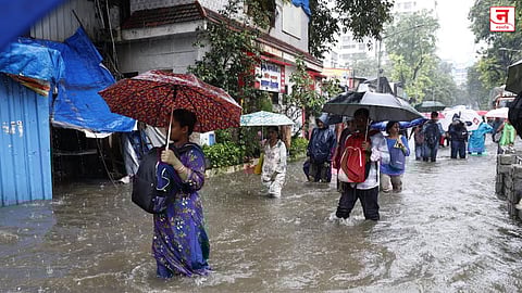 मुंबई, ठाणे, पालघरमध्ये मुसळधार; सखल भागात साचले पाणी; रेल्वे, रस्ते वाहतुकीवर परिणाम