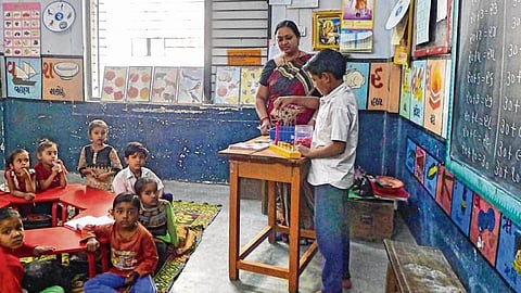 शाळा बंदी+शिक्षक बंदी= शिक्षण बंदी