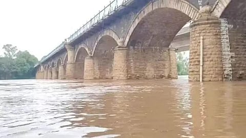 पश्चिम महाराष्ट्रात पूरस्थिती; कृष्णामाई दुथडी भरून वाहू लागली, तर वारणा नदीपात्राबाहेर 