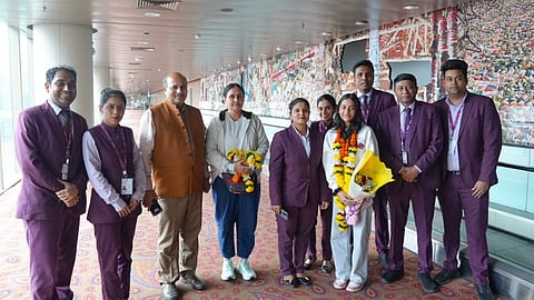 विश्वविजेती दिव्या मायदेशी परतली; नागपूर एअरपोर्टवर जंगी स्वागत