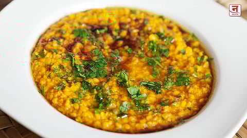 हेल्दीही अन् टेस्टीही! मोड आलेल्या मुगाचं बिरडं, आजच ट्राय करा ही सोपी रेसिपी 