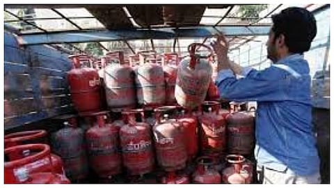 तेल कंपन्यांना अनुदान, ‘टॅरिफ बॉम्ब’च्या पार्श्वभूमीवर ३० हजार कोटींची मदत; केंद्रीय मंत्रिमंडळाचा निर्णय