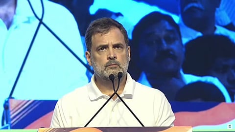 शपथपत्रावर सही करण्यास राहुल गांधींचा नकार; मतचोरी आरोपावरून EC शी पंगा, संसद भवनात संविधानाची घेतली शपथ!