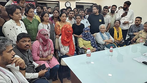 असंतोष वाढतो आहे... 