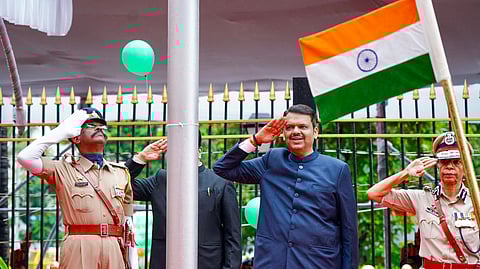 अर्थव्यवस्थेत महाराष्ट्राने मारली मजल; ध्वजारोहणप्रसंगी मुख्यमंत्री देवेंद्र फडणवीस यांचे कौतुकोद्गार