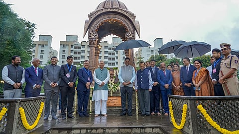 सरन्यायाधीश भूषण गवई यांचे कोल्हापुरात आगमन; विमानतळावर उतरताच केले उत्साहात स्वागत