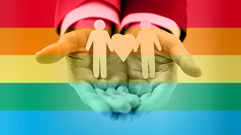 समलिंगी जोडीदाराला दिलेल्या भेटवस्तूवर कर लादणे पक्षपाती; आयकर कायद्यातील तरतुदीला उच्च न्यायालयात आव्हान