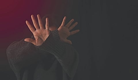 Delhi Crime : मुलगा बनला हैवान! आईवरच केला दोनदा बलात्कार; बुरखा फाडला अन्...