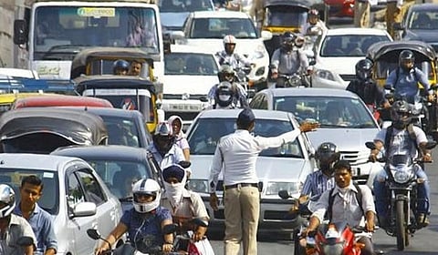 मुंबईत खाजगी वाहनांचे वर्चस्व; सार्वजनिक वाहतुकीचा वाटा नगण्य