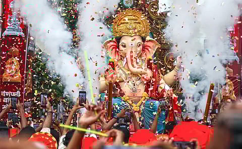 उत्सवाला राजकारणापासून दूर ठेवा! मराठीला प्रोत्साहन देण्याचे गणेश मंडळांच्या समन्वय संस्थेचे आवाहन