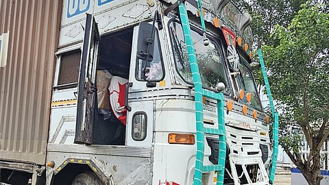 बीडमध्ये सहा भाविकांना कंटेनरने चिरडले; चौघांचा मृत्यू; दोनजण गंभीर