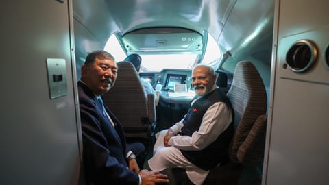 जपानमध्ये मोदी-इशिबा यांचा बुलेट ट्रेन प्रवास; सेमीकंडक्टर कारखान्यालाही दिली भेट