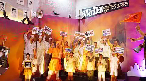 संयुक्त महाराष्ट्र चळवळीचा देखावा; आर्थर रोडचा राजा गणेशोत्सव मंडळाची पर्यावरणपूरक कागदी गणेशमूर्ती