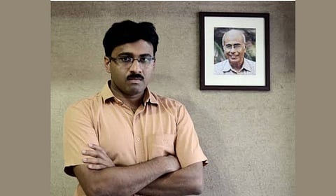 धमकीची भीती ‘वाजवी आणि खरी’: हायकोर्ट; दाभोलकरांच्या मुलाविरुद्ध मानहानीचे दावे महाराष्ट्रात वर्ग