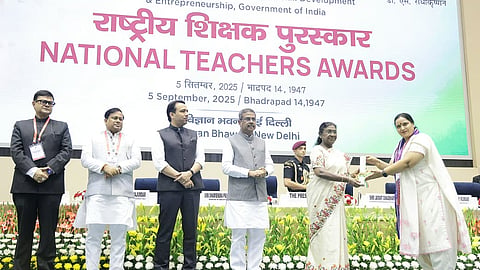 राज्यातील सहा शिक्षकांना राष्ट्रीय पुरस्कार; राष्ट्रपती द्रौपदी मुर्मू यांच्या हस्ते केला गौरव