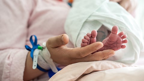 भारताचा जन्मदर ५० वर्षांत आला निम्म्यावर