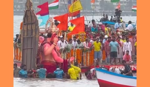 Mumbai : लालबागचा राजाच्या विसर्जनाला विलंब? तराफ्यावर मूर्ती चढवताना अडचणी
