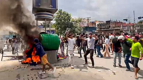 नेपाळमध्ये तरुणांचे हिंसक आंदोलन