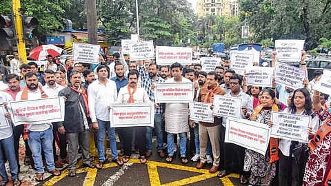 वाहतूककोंडीविरुद्ध मनसे मैदानात; ठाण्यात वाहतूक विभागाच्या विरोधात आंदोलन