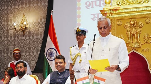 आचार्य देवव्रत यांनी घेतली राज्यपालपदाची शपथ; मुख्य न्यायमूर्ती चंद्रशेखर यांनी राजभवनात दिली शपथ