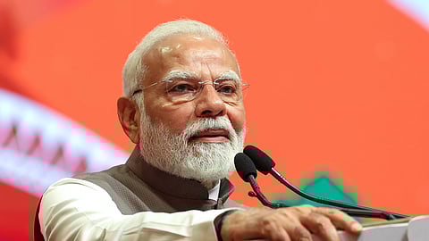 नरेंद्र मोदी : उच्चभ्रू राजकीय वर्गाला आव्हान देणारे लोकनायक