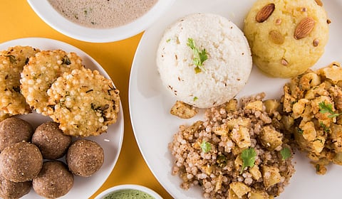 Navratri 2025 : नवरात्रीत उपवास करताना 'कोलेस्टेरॉल' वाढीचा धोका; 'अशी' घ्या शरीराची योग्य काळजी