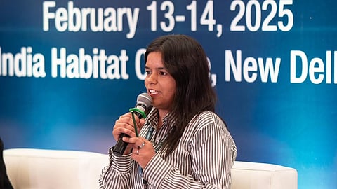 आजची दुर्गा : संकटांवर मात करीत घेतली भरारी; बालगृहातील मुलांना दिला मदतीचा हात