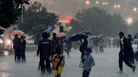 मुंबईत कोसळधार! पुढील काही तास धोक्याचे, ‘रेड अलर्ट’ जारी