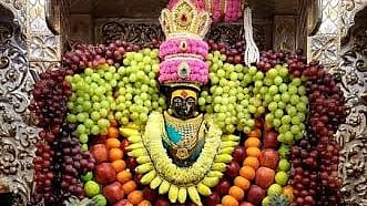 तुळजाभवानी देवस्थानचा सामाजिक बांधिलकीचा उपक्रम; गतिमंद विद्यार्थ्यांना शालेय साहित्याचे वाटप; पूरग्रस्तांना मदतीचा हात