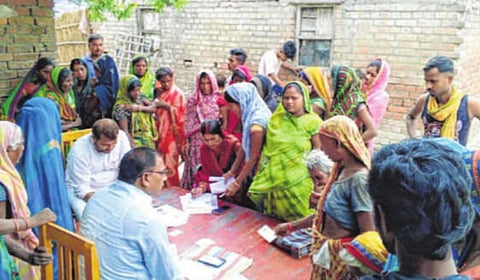 अस्मितांची 'जडणघडण'  