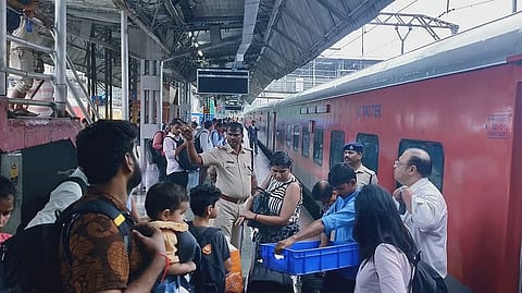 कन्फर्म तिकीट पण प्लॅन बदलला? टेन्शन नको!  आता ‘डेट चेंज’ची मोफत सोय; रेल्वेचा नवा नियम 