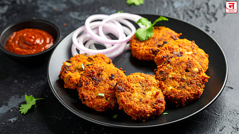 Aloo Tikki Recipe : चटपटीत आलू टिक्की! संध्याकाळच्या नाश्त्यासाठी परफेक्ट स्नॅक