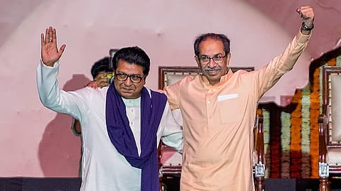 राज ठाकरे मातोश्रींसह 'मातोश्री'वर; अडीच तासांच्या भेटीत काय घडलं? 