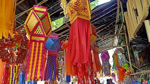 माहिमची कंदील गल्ली ग्राहकांच्या गर्दीने फुलली