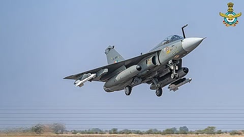 अखेर स्वदेशी बनावटीचे 'तेजस एमके-१ ए' आकाशात झेपावले; भारतीय वायुसेनेत अधिकृतपणे दाखल