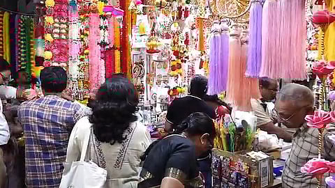 मुंबईकरांचा दिवाळी खरेदी उत्सव! रविवारी साधली दिवाळीपूर्व खरेदी; बाजारपेठाही गजबजल्या