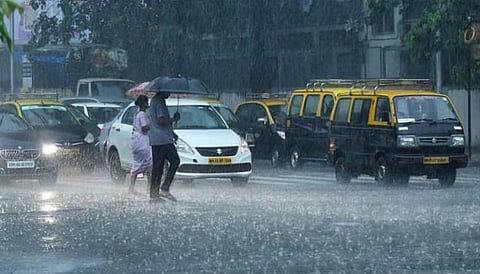 लक्ष्मीपूजनाला वरुणराजाचे 'फटाके'! दिवाळीच्या धामधुमीत मुंबई, ठाणे, नवी मुंबईत अवकाळी पावसाचे धुमशान