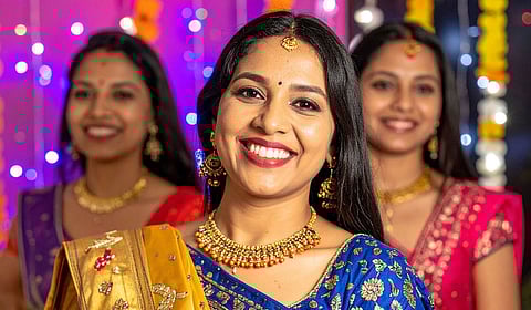 Diwali Special : या दिवाळीत स्वतःलाही द्या नवा ग्लो! फॅशन, मेकअप आणि हेअरस्टाईल टिप्स जाणून घ्या