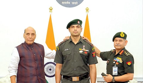 नीरज चोप्राला लेफ्टनंट कर्नल मानद उपाधी