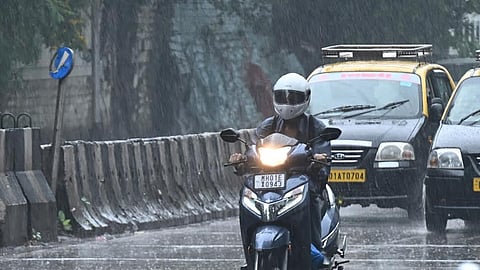ऐन 'ऑक्टोबर हिट'मध्ये पावसाचा झिम्मा! मुंबई परिसरात पावसाची संततधार; पुढील चार दिवस मुसळधार पावसाचा अंदाज