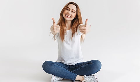 खुर्ची सोडा, जमिनीवर बसा! आरोग्यात होतील फायदेशीर बदल