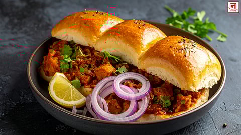 नाश्त्यासाठी काही नवीन ट्राय करायचंय? बनवा 'मसाला टिक्की पाव', पाहून मुलं म्हणतील - व्वा आई!