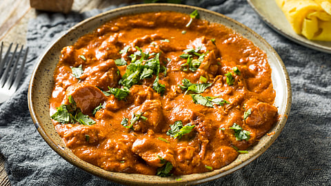 मुले कंटाळली रोजच्या भाज्यांना? मग ही ‘मशरूम बटर मसाला’ डिश त्यांची फेवरेट ठरेल!