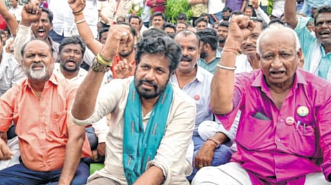 शेतकऱ्यांना कर्जमाफीचा दिलासा मिळणार? 