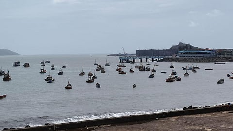 मोंथा चक्रीवादळामुळे लाखोंचे नुकसान; रायगड-पालघर जिल्ह्यातील मच्छिमारांवर आर्थिक संकट