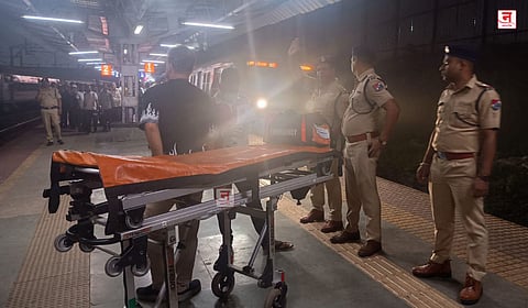 Mumbai : सँडहर्स्ट रोड स्टेशनजवळ मोठा अपघात; लोकलच्या धडकेत २ महिलांचा मृत्यू, २ जण जखमी