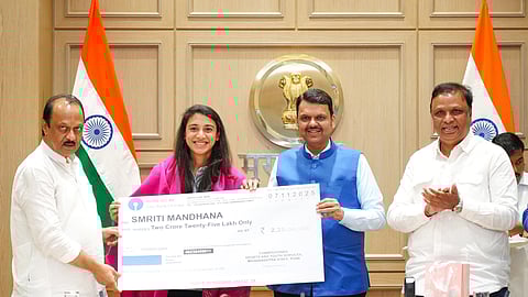 राज्य शासनाकडून विश्वविजेत्यांचा गौरव